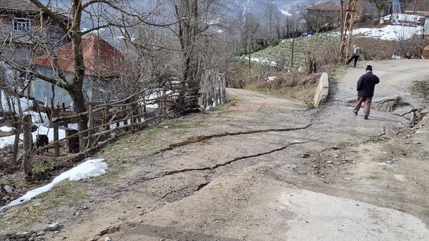 Karabük'te heyelan nedeniyle 9 ev tedbiren boşaltıldı