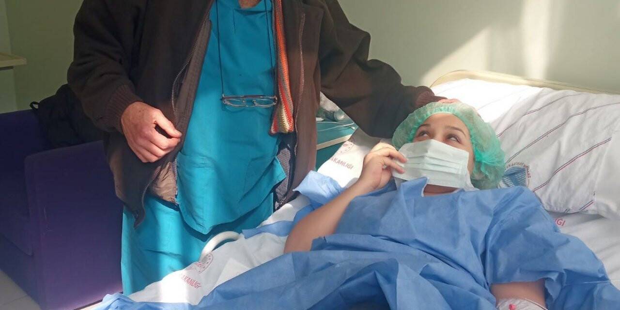 Baş ağrısı şikayetiyle hastaneye gitti burnundan taş çıktı