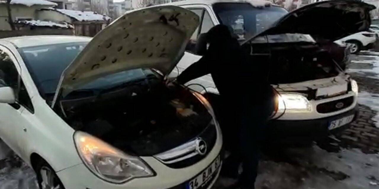 Ardahan’da Sibirya soğukları: Benzinli araç dahi dondu