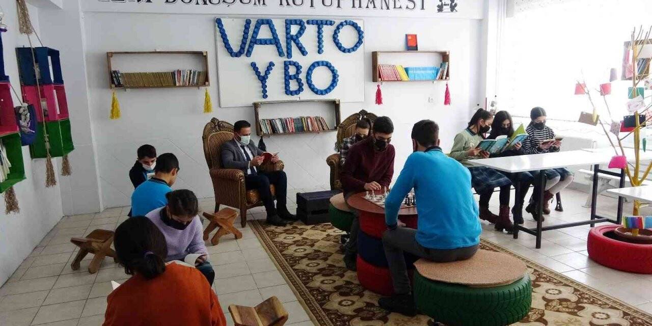 Atıl malzemelerle ’Geri Dönüşüm Kütüphanesi’ kuruldu