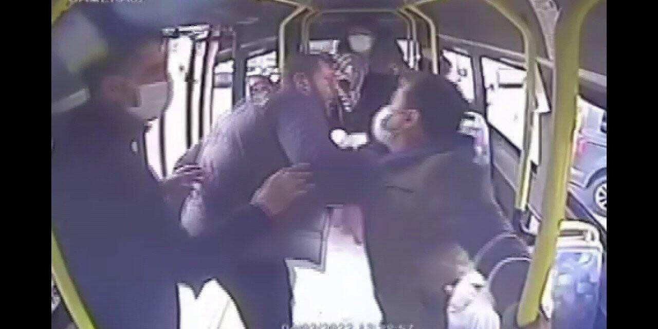 Tuzla’da minibüs şoförüne "aşırı hız yaptın" dayağı kamerada