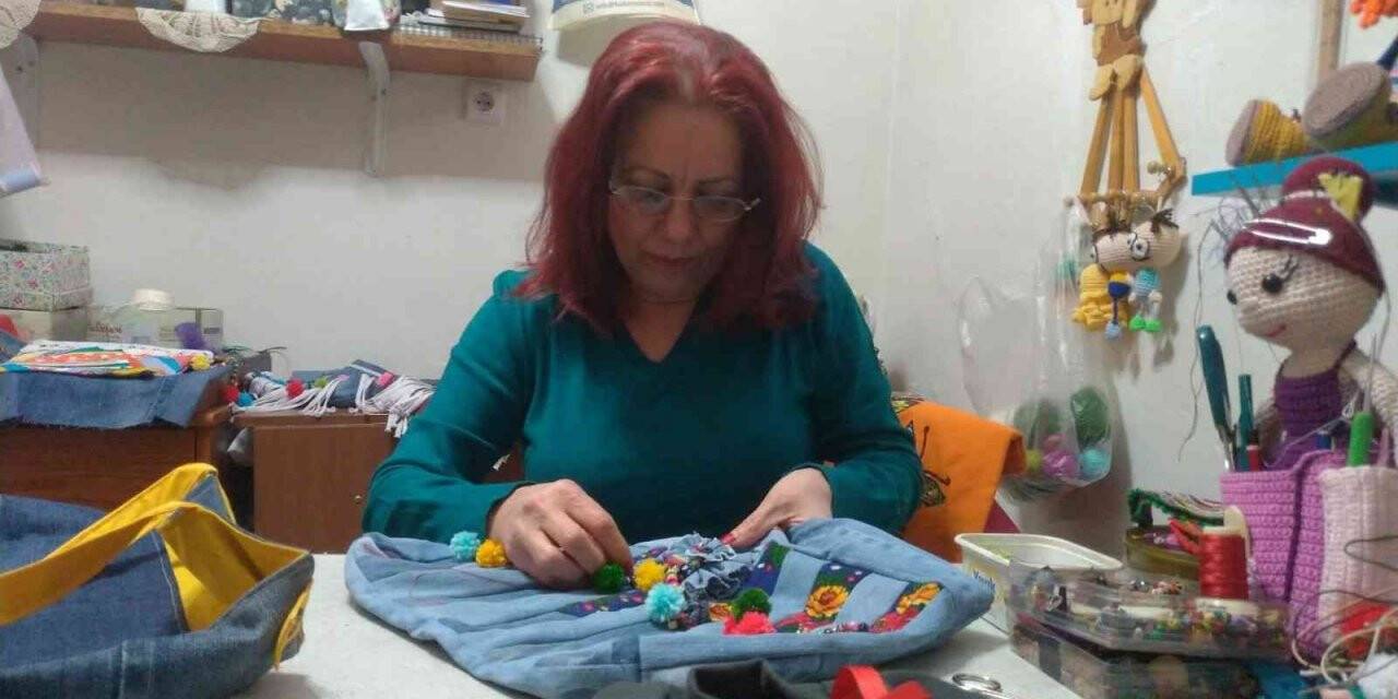 Tasarımları ile atık malzemeleri giysi ve aksesuara dönüştürüyor