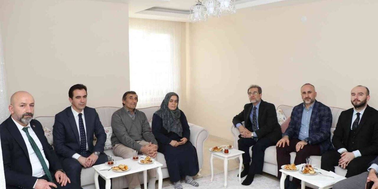 Sancaktepe Kaymakamı Ahmet Karakaya şehit ailelerini ziyaret etti