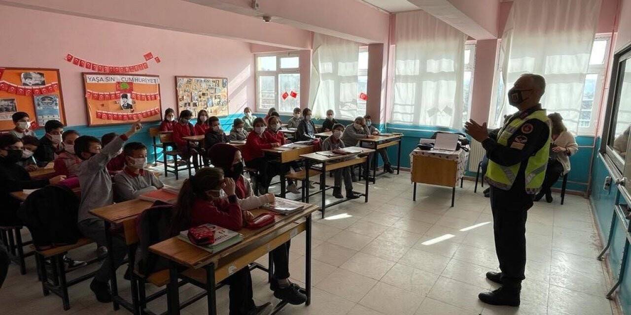 Öğrencilere trafik eğitimi verildi
