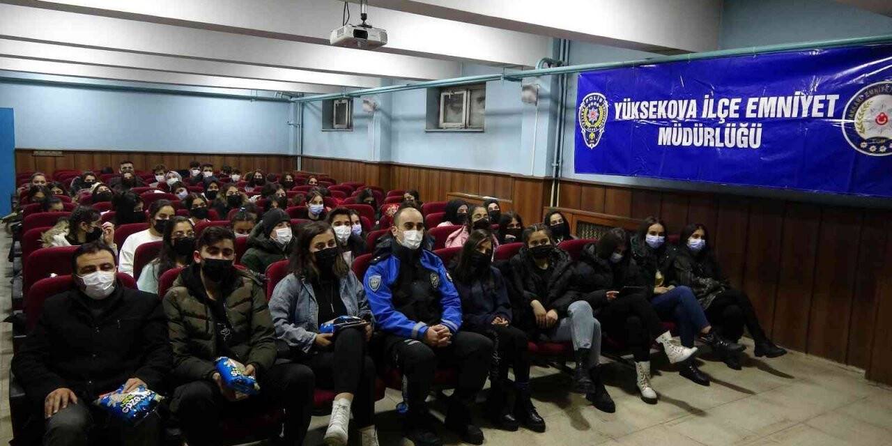 Yüksekova polisi öğrencileri sinemayla buluşturdu