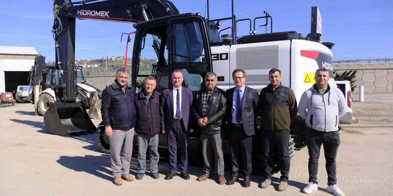 Sinop Belediyesi, filoya 1 yeni iş makinesi kattı