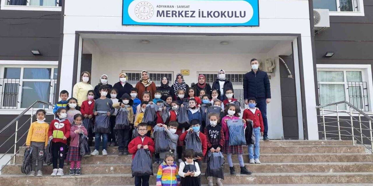 Samsat’ta ilkokul öğrencileri giydirildi