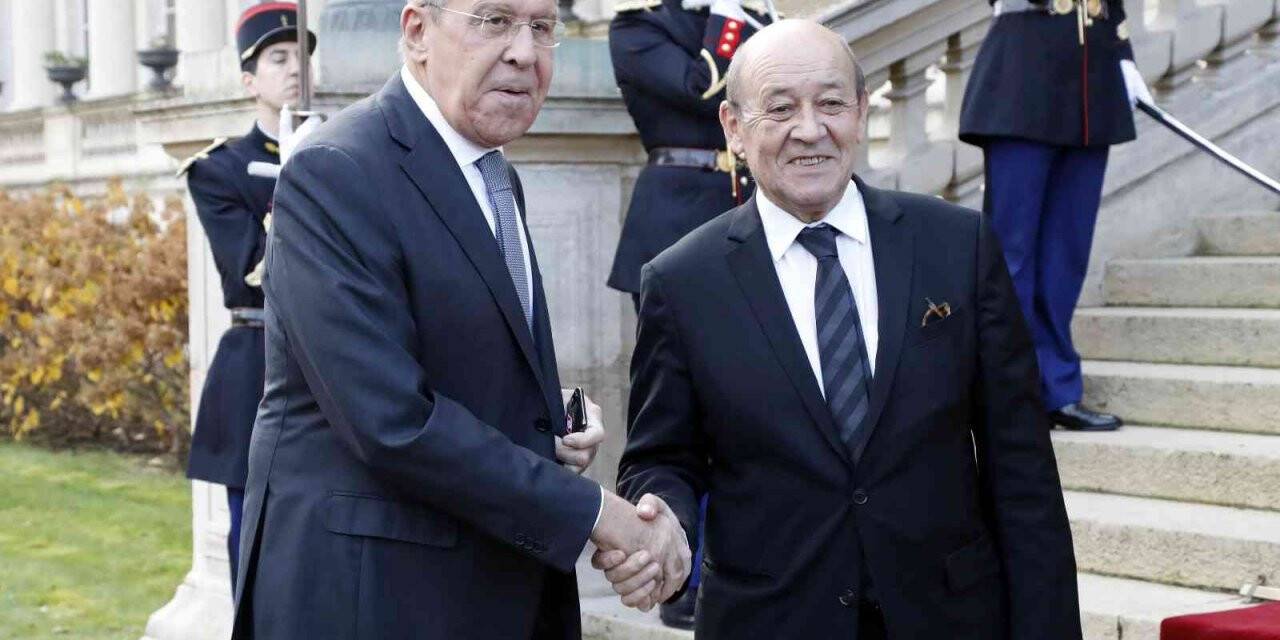 Rusya Dışişleri Bakanı Lavrov, Fransız mevkidaşı Le Drian ile telefonda görüştü
