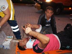ALEM DÖNÜŞÜ TRAFİK KAZASI: 3 AĞIR YARALI