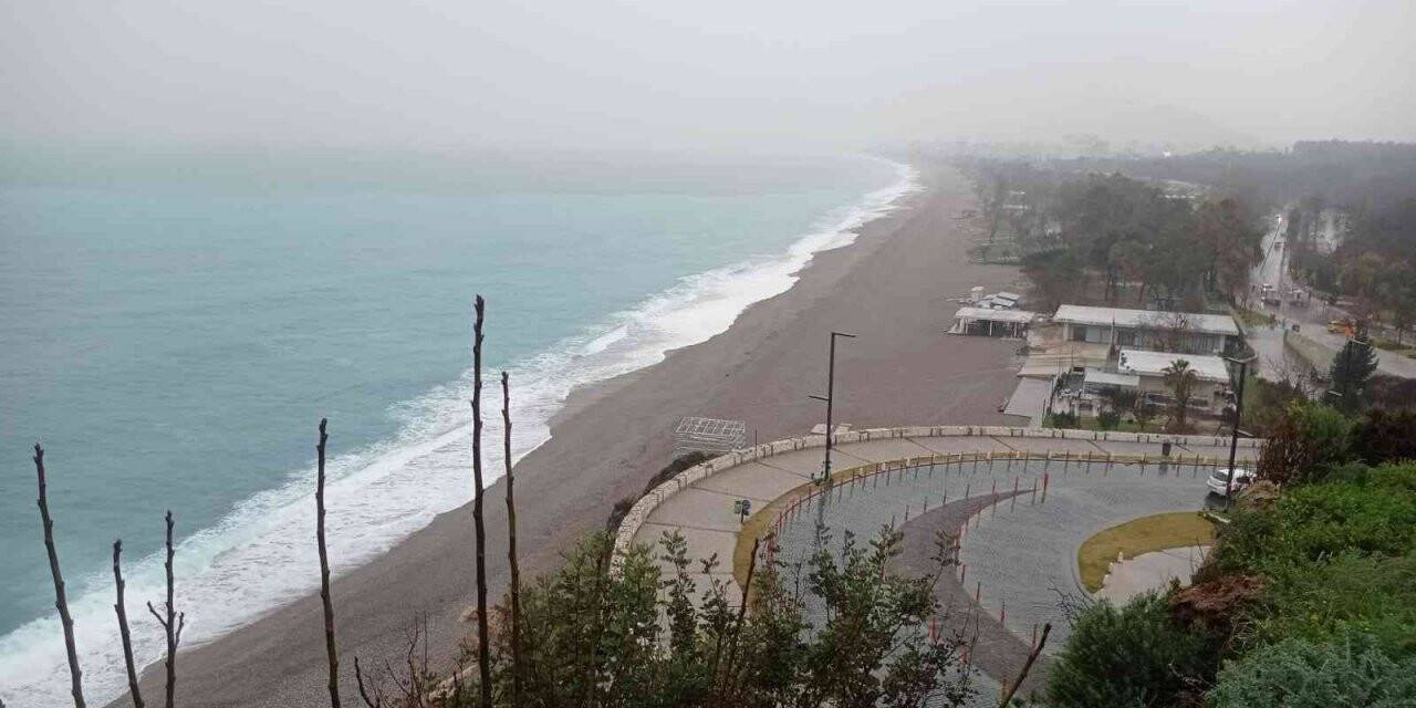 Antalya’da sağanak yağış