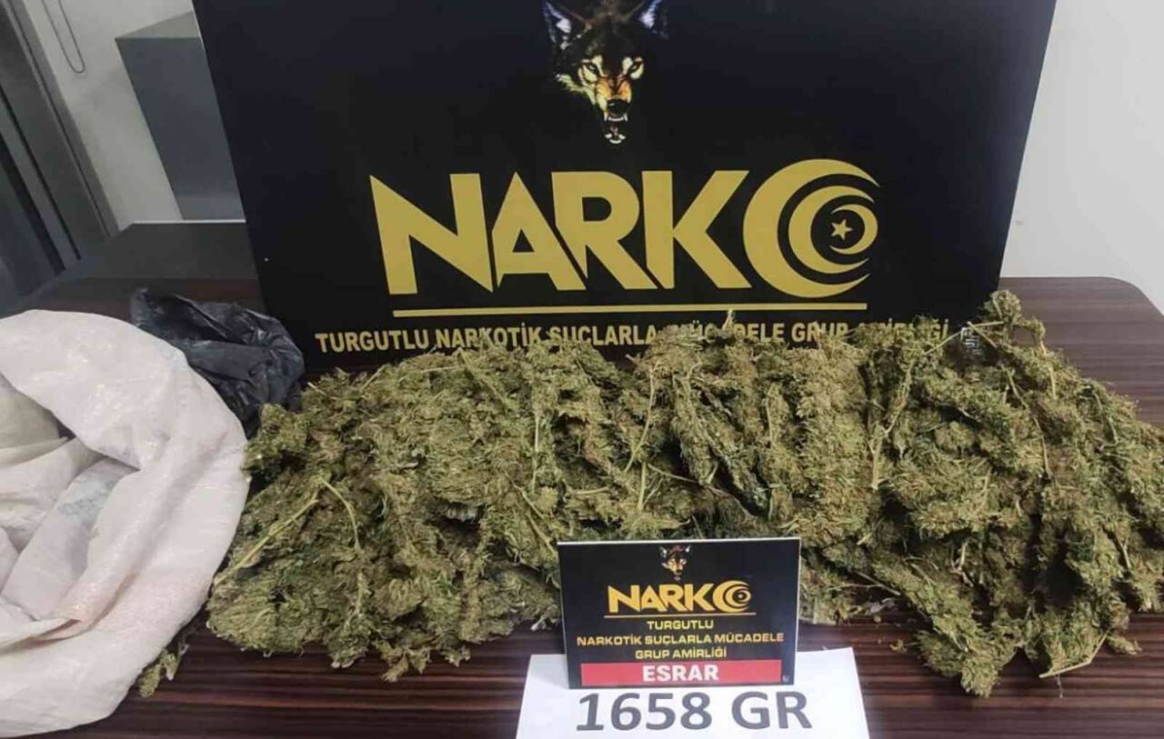 Manisa’da durdurulan araçta esrar ele geçirildi