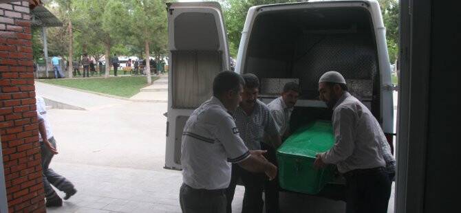 Kucağında Bebeğiyle Can Verdi