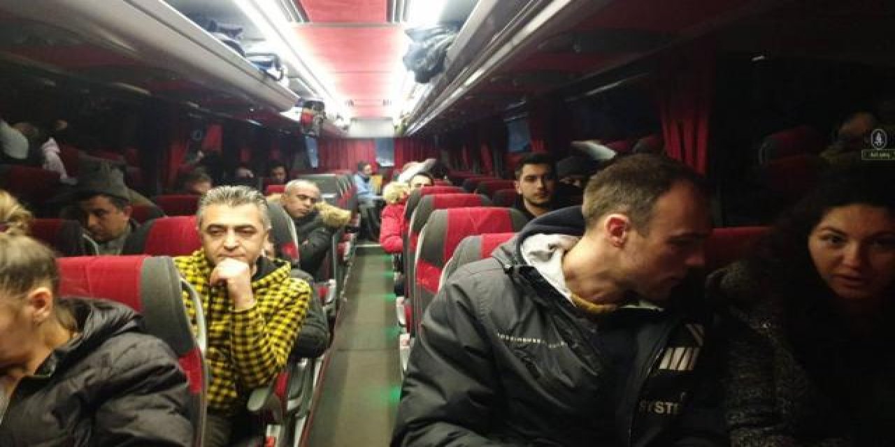 Kiev’den tahliye edilen Türk vatandaşları Polonya sınır kapısına ulaştı