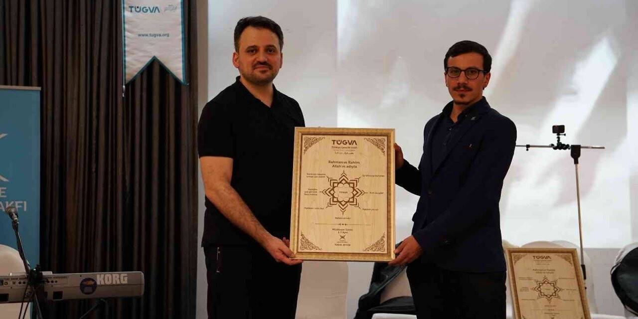 Yolda kalan sürücülere çay ikram eden imama TÜGVA’dan ödül