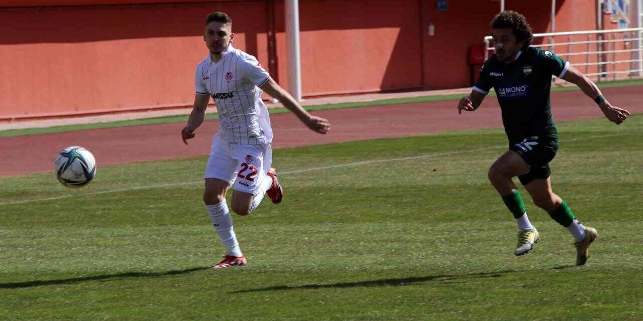 TFF 3. Lig: Gümüşhane Sportif Faaliyetler: 0 - Büyükçekmece Tepecik Spor: 0