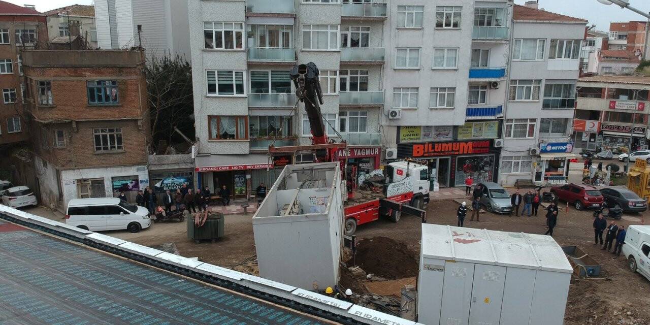 YEDAŞ ekiplerinin Sinop kent meydanı projesi kapsamında trafo konumlandırma çalışması