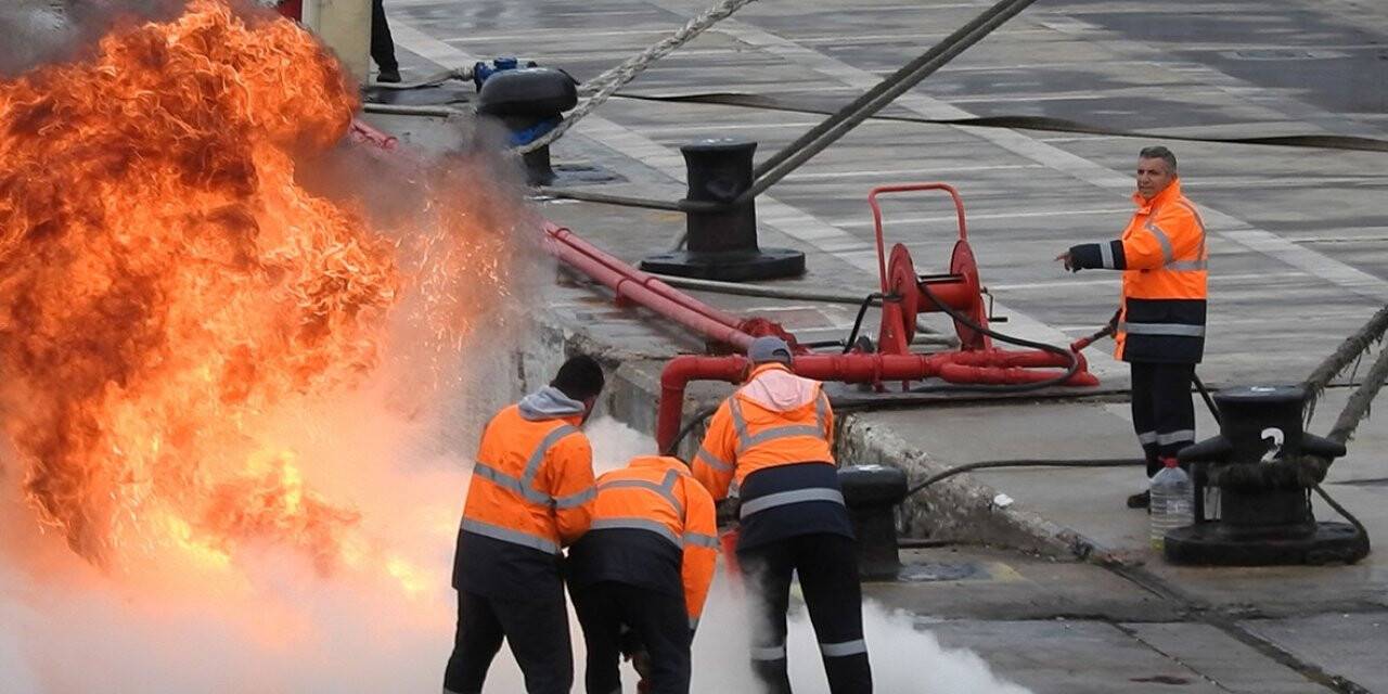 Çeşme Ulusoy Limanı’nda nefes kesen anlar