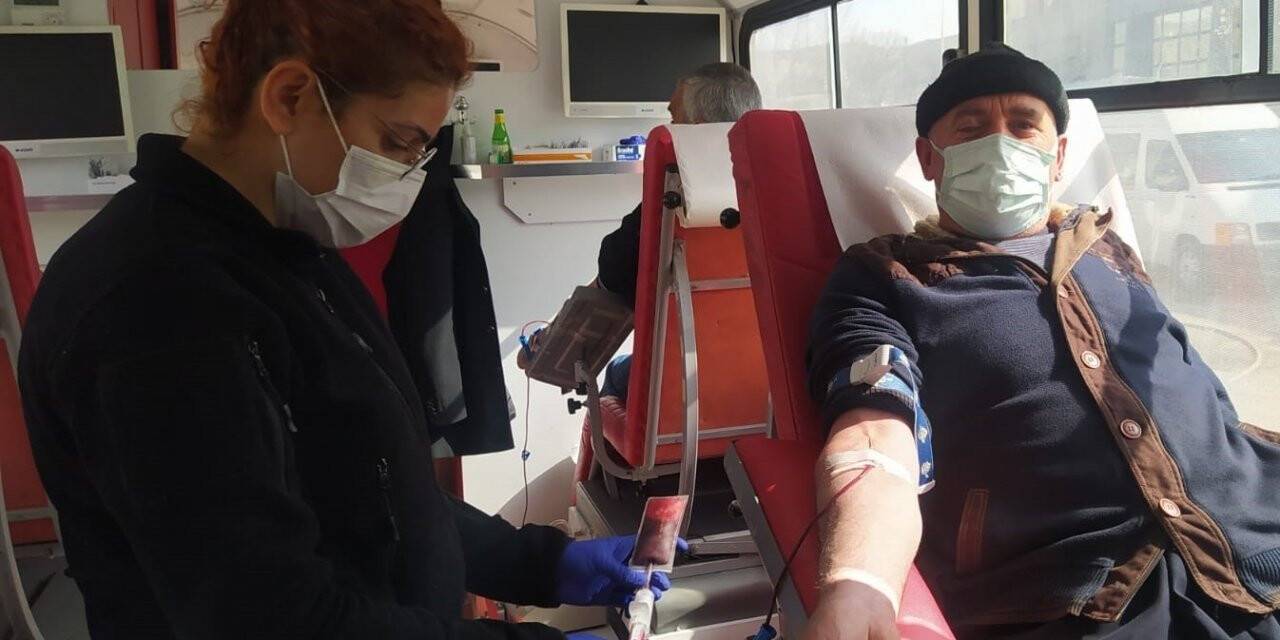Gürün’de Kızılay’a kan bağışı
