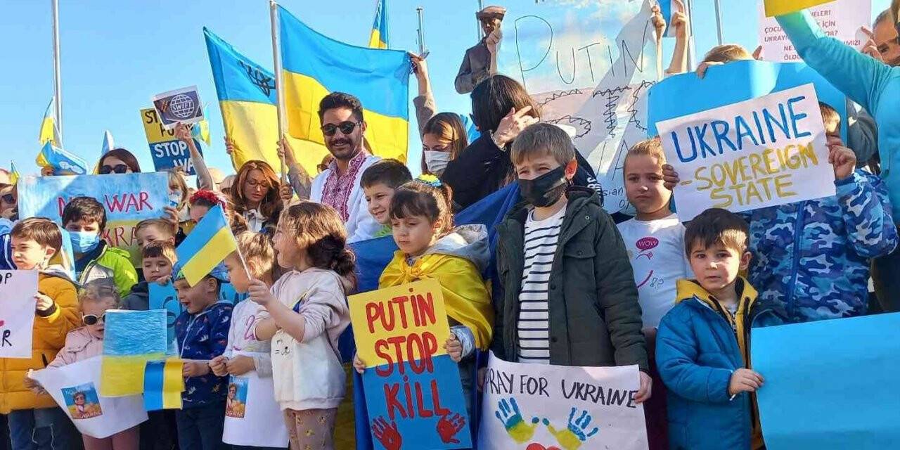 Marmaris’te yaşayan Ukraynalılardan “Savaşa hayır” haykırışı