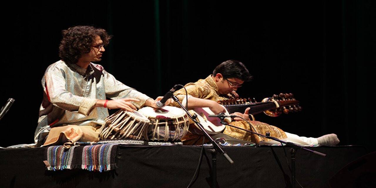 Hindistan'ın geleneksel  tınısını Anadolu'ya duyuruyor