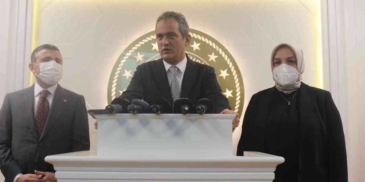 Bakan Özer: "Yüz yüze eğitime kararlılıkla devam edeceğiz"