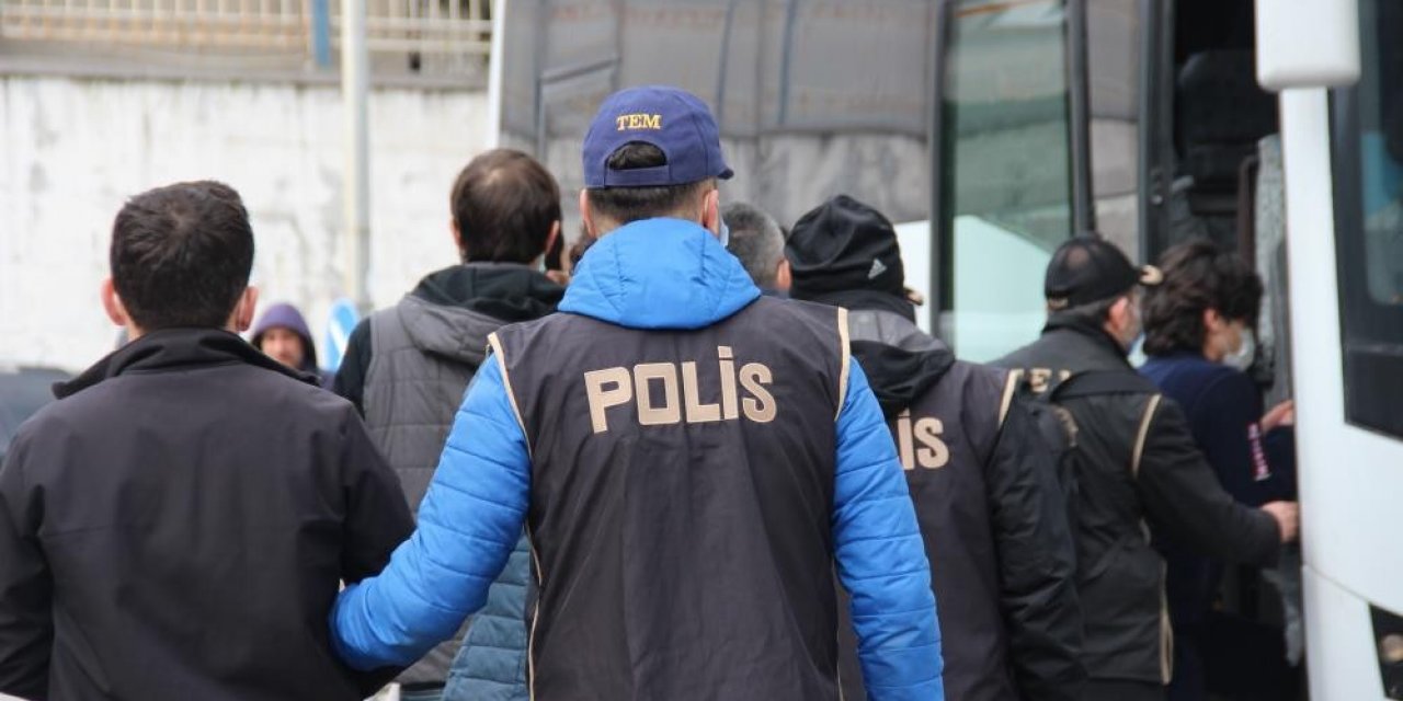 İzmir’de FETÖ operasyonu: 12 tutuklama