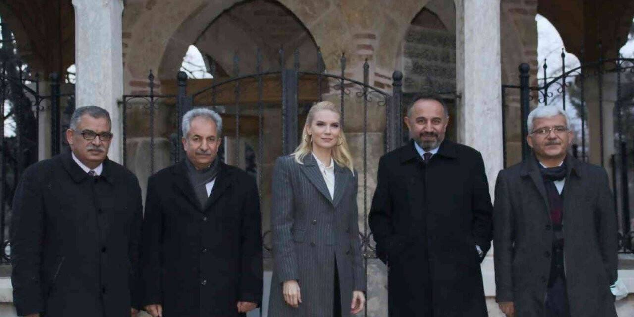 Pelin Çift ve Tufan Gündüz’den Nasreddin Hoca Türbesi’ne ziyaret