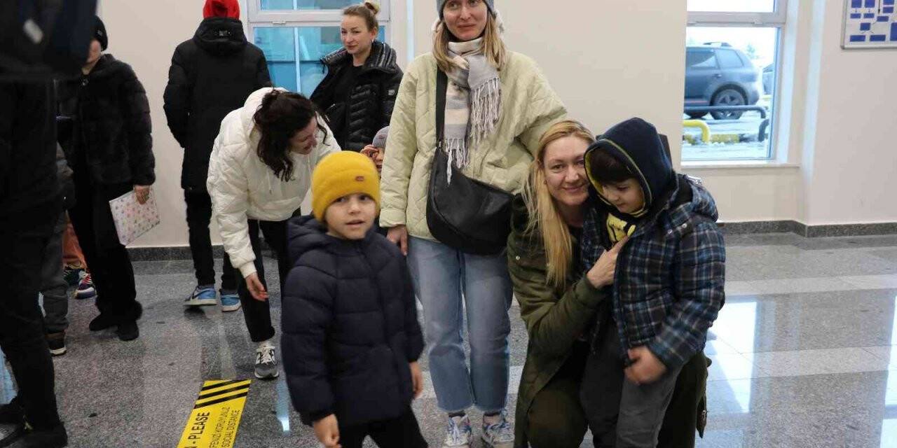 Savaş bölgesinden 5 yaşındaki oğluyla gelen kadının haykırışı yürekleri sızlattı