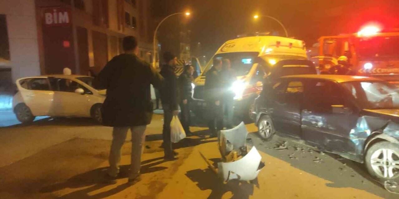 İki otomobil çarpıştı: 1 yaralı
