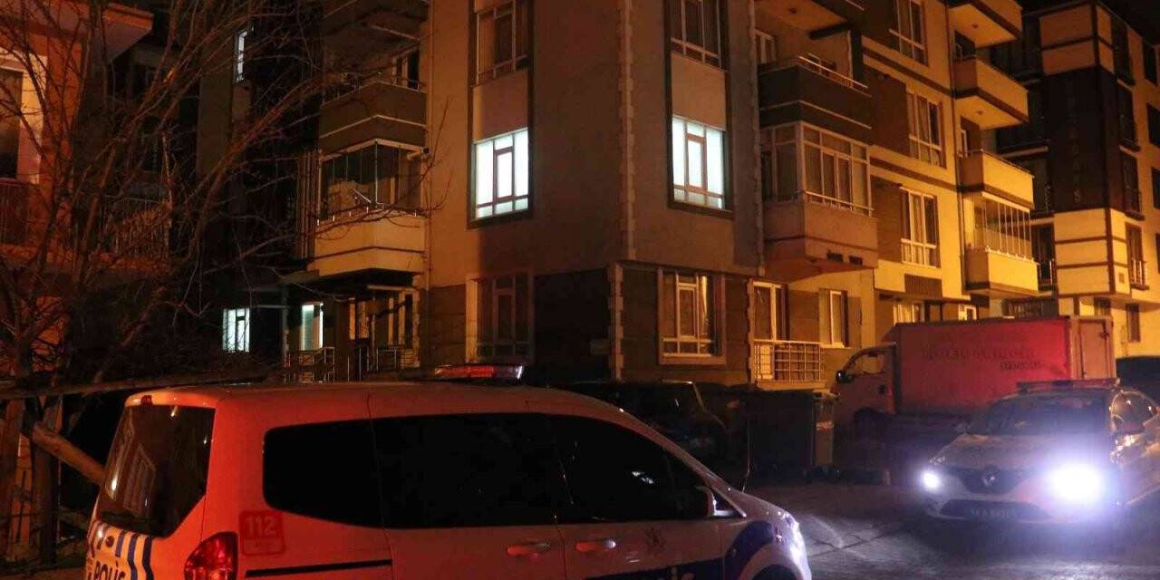 Tartıştığı sevgilisini sırtından bıçakladı