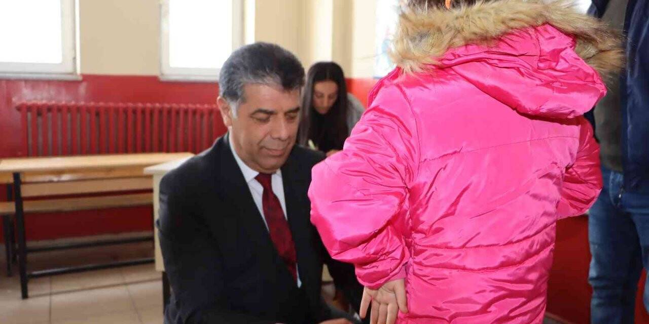 VEDAŞ’tan öğrencilere ‘Her Mevsim Tebessüm’ hediyesi