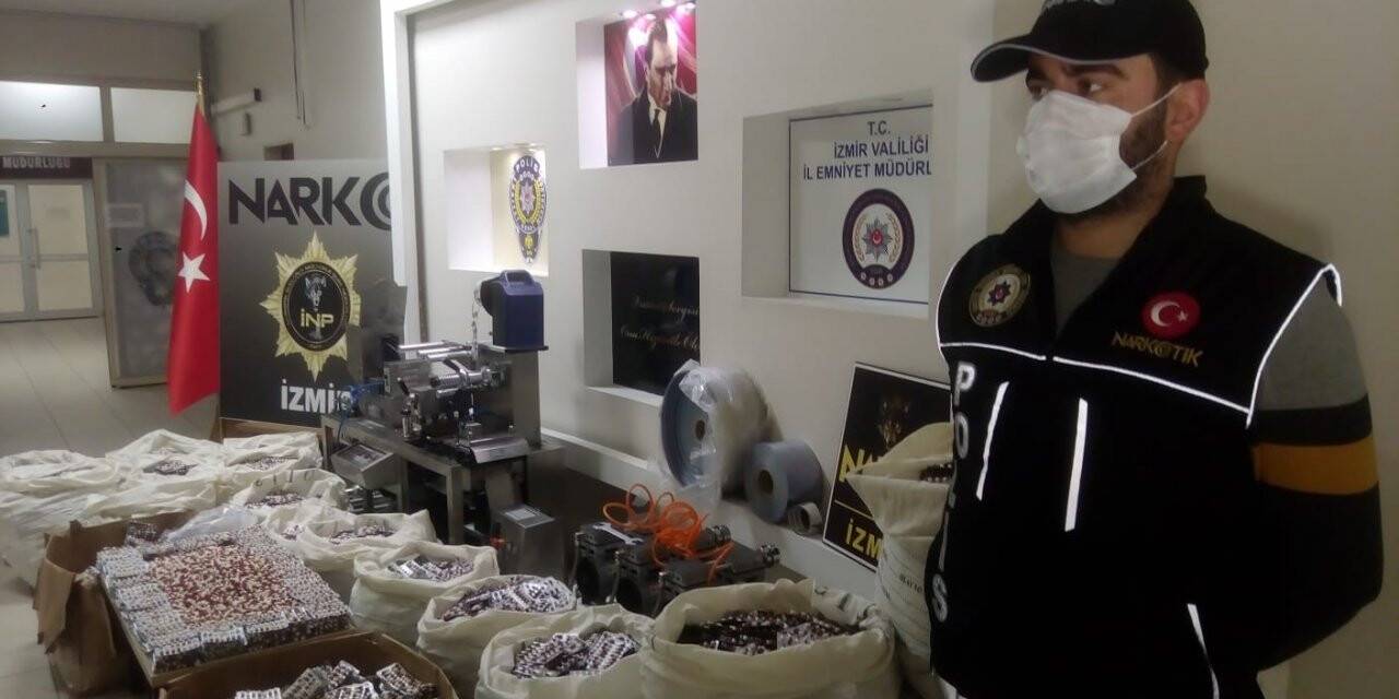 İzmir polisinden sentetik ecza hap üretim deposuna baskın