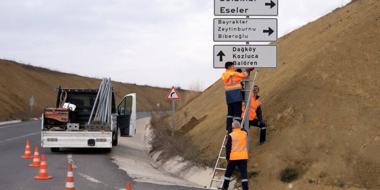 Kırsal mahallelerin işaret ve yönlendirme levhaları yenileniyor