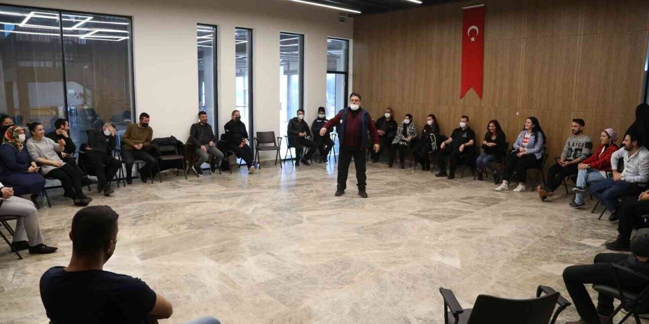 Motivasyon için drama eğitimi aldılar