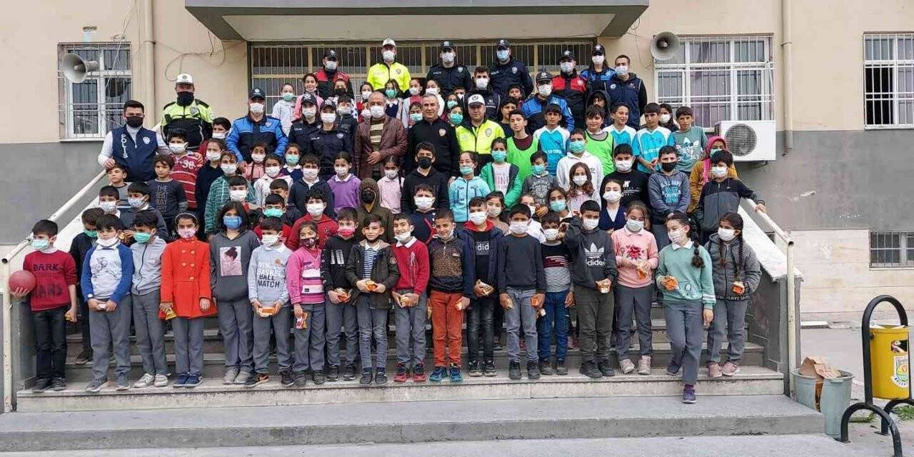 Mersin polisi öğrencilerle buluştu
