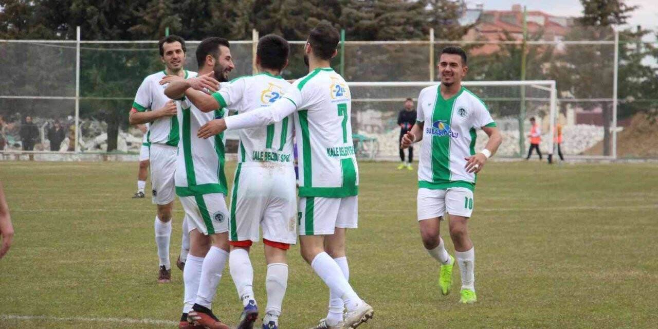 Namağlup Kale Belediyespor, gol yağmurunu Acıpayam’da sürdürdü
