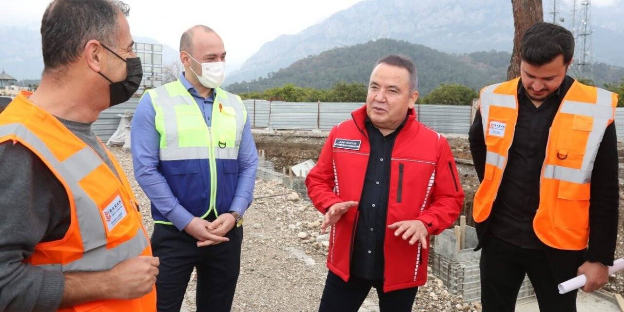Başkan Böcek, Kemer otopark ve pazar yeri inşaatını inceledi