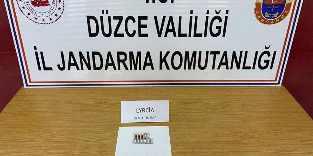 Durdurulan otomobilden uyuşturucu hap çıktı