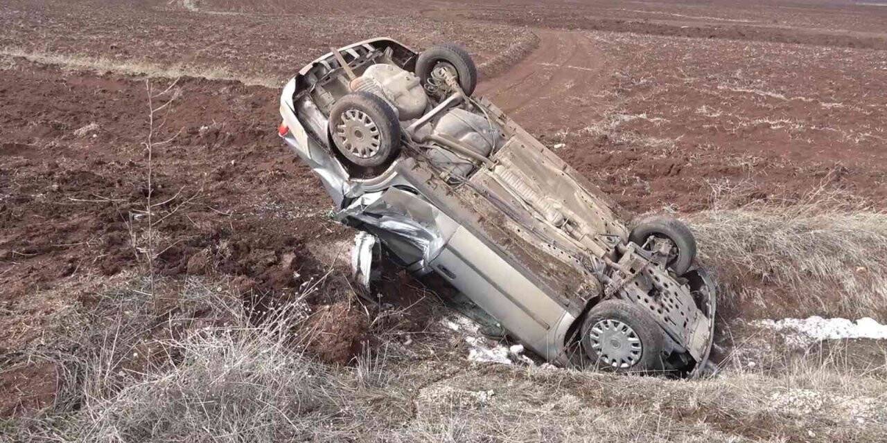 Takla atan otomobil şarampole devrildi: Köy muhtarı ölümden döndü