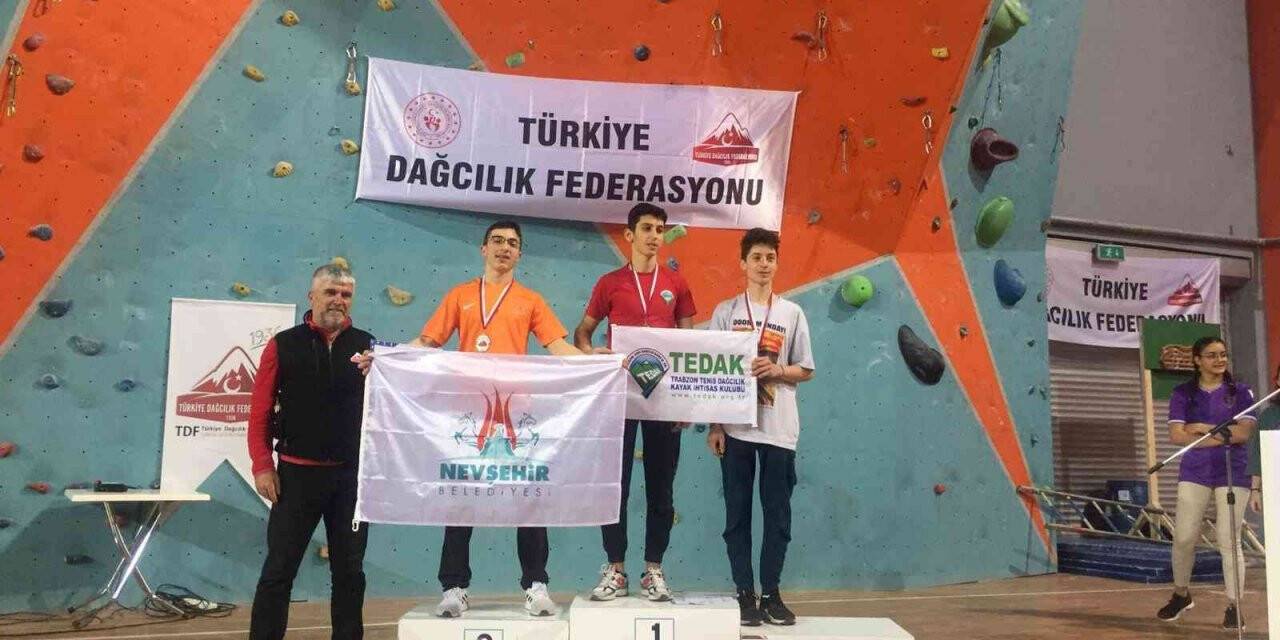 Genç Sporcular madalyalar ile döndü