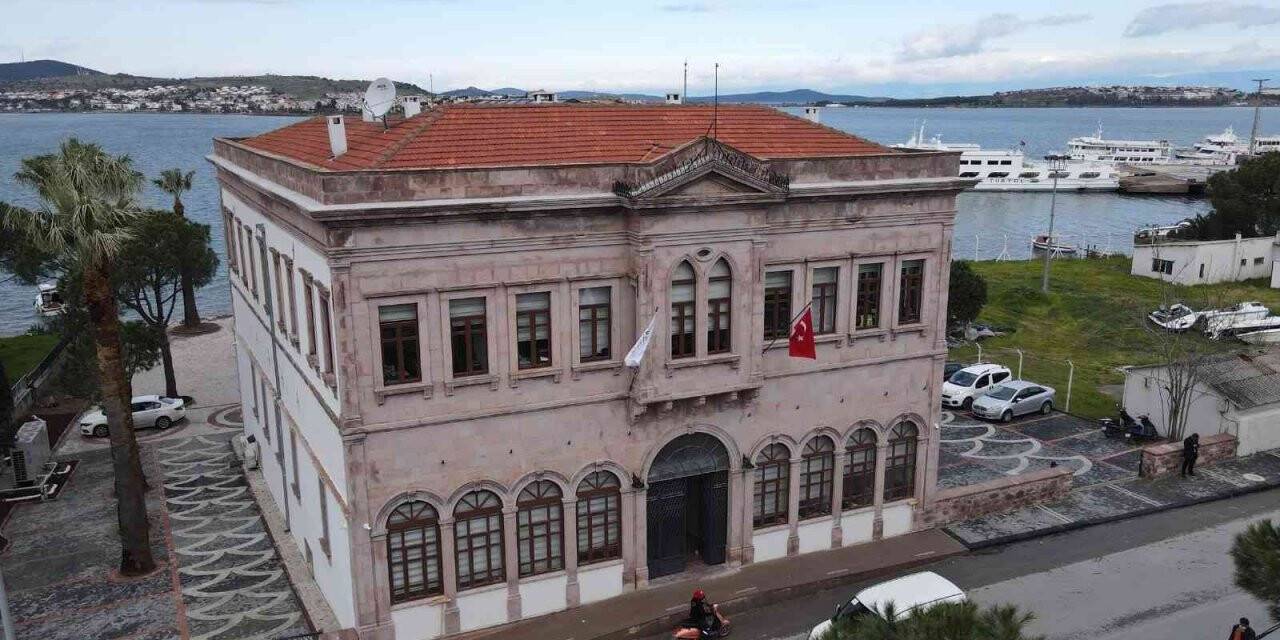 Ayvalık Belediyesi tarihi binada hizmet vermeye başladı