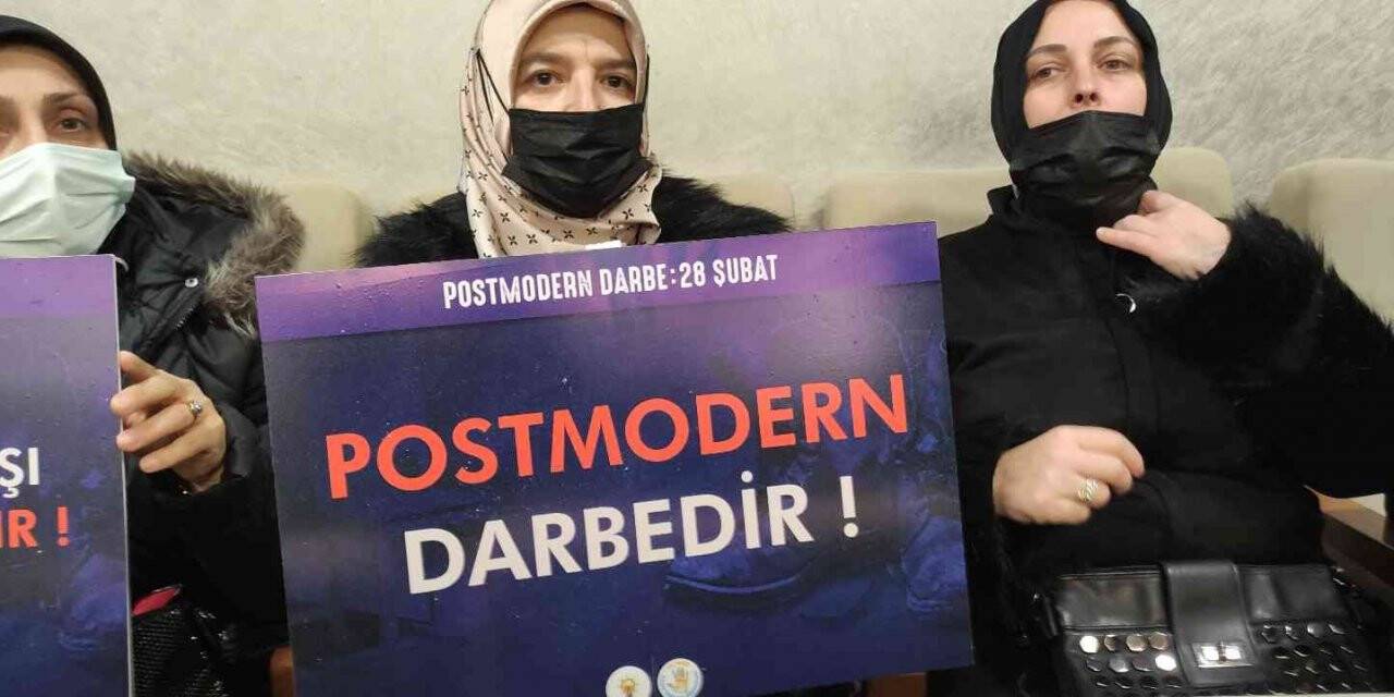Bin yıl sürecek denilen 28 Şubat darbesi Bursa’da protesto edildi