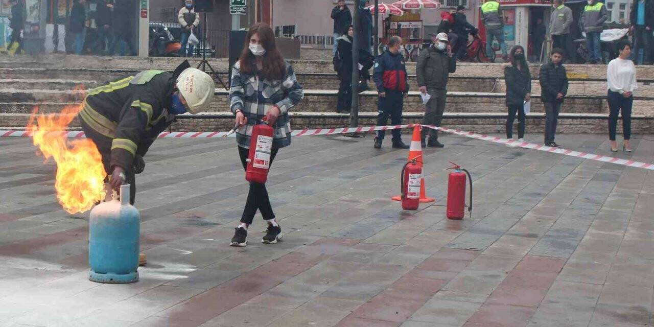 Alaşehir’de öğrencilere yangın ve deprem eğitimi