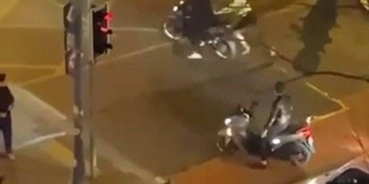 Fatih’te polisin ‘dur’ ihtarına uymayan motosikletli sürücü böyle kaçtı
