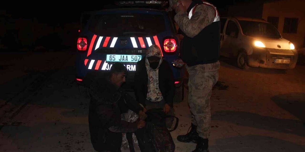 Muradiye’de 5 düzensiz göçmen yakalandı