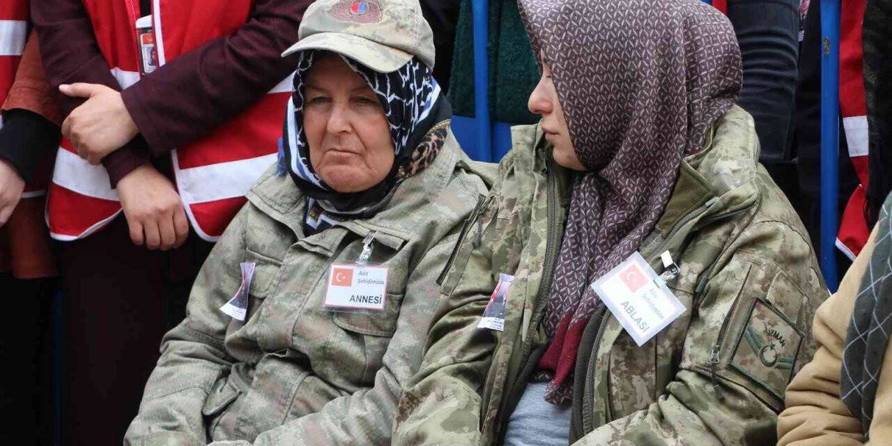 Annesi ve ablası kamuflajını giydi... Hataylı şehit son yolculuğuna uğurlandı