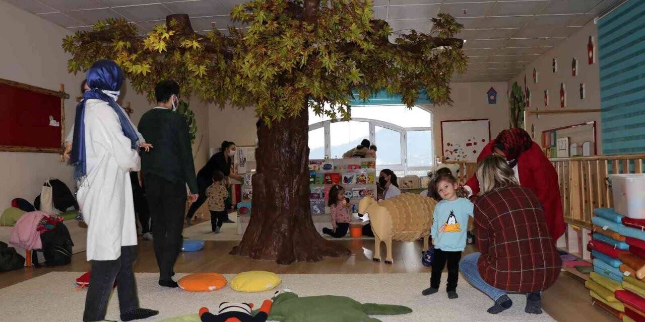 Türkiye’nin ilk bebek kütüphanesinde okul öncesi eğitime olan önyargılar kırılıyor