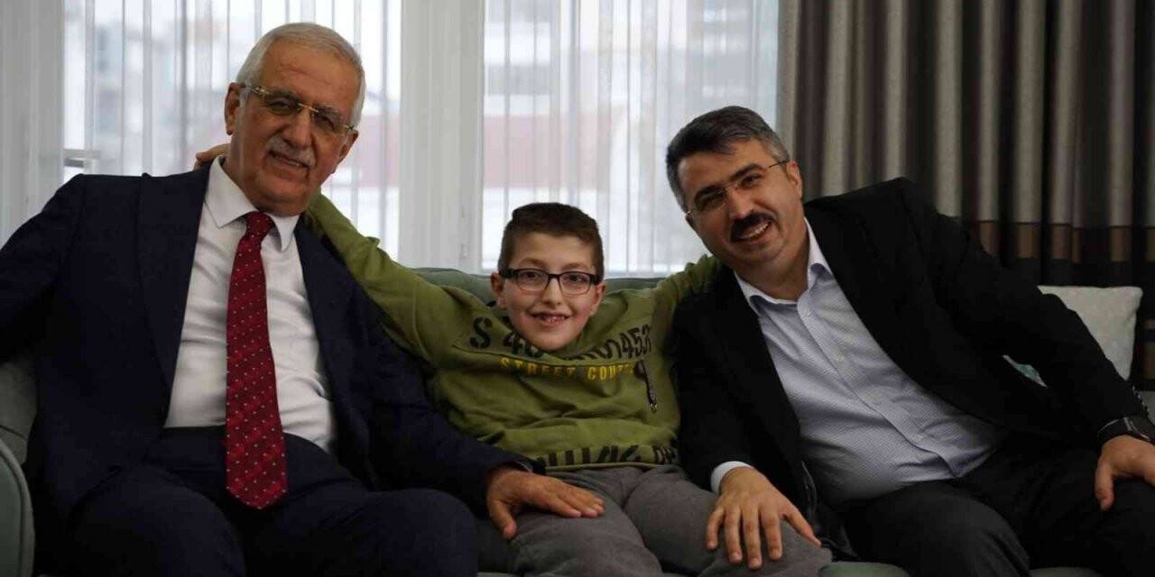 Yıldırım Belediye Başkanı Yılmaz, ev ziyaretleriyle gönül alıyor