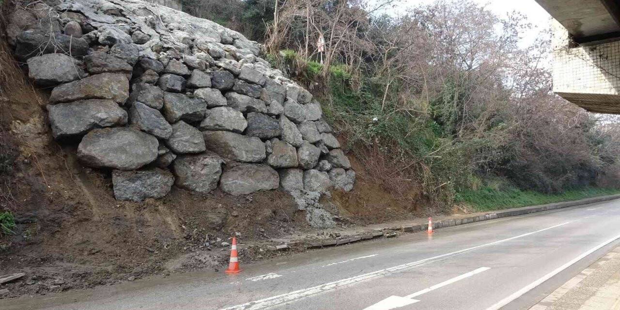 Yamaçta heyelana yol açan yağmur suyuna çözüm bulunacak
