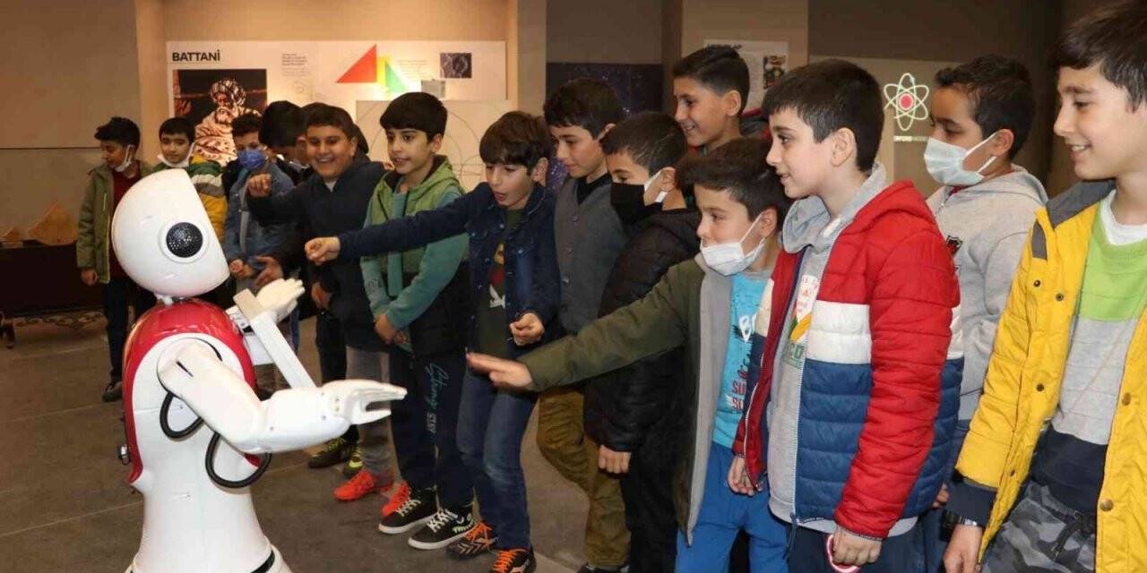 Battani Bilim Merkezi öğrencilere ilham oluyor